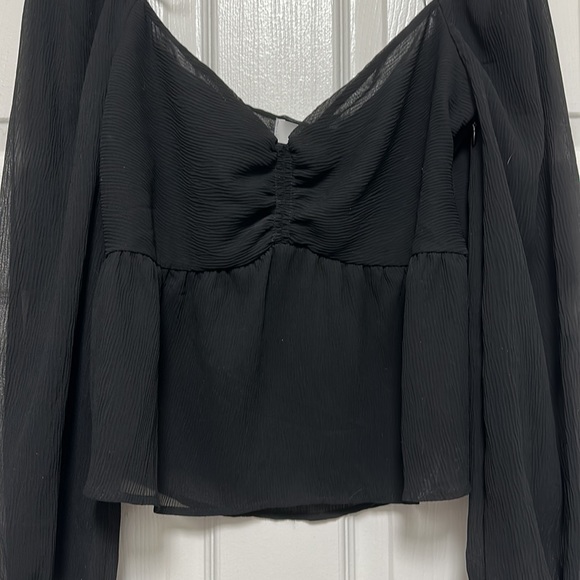 ASTR The Label Black Puff Sleeve Top Size M - Picture 2 of 3
